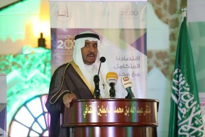 الاستاذ عبدالله ابابطين  يرحب  بالضيوف والحضور