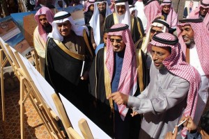 الجريسي يتجول في معرض الصور الفوتو غرافية