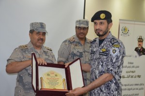 تكريم المشرف الاكاديمي على برنامج دبلوم العلوم الامنية العميد خالد السرحاني من الكلية الامنية