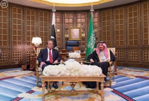 خادم الحرمين الشريفين يجتمع مع رئيس وزراء باكستان