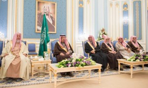 خادم الحرمين الشريفين يستقبل أصحاب السمو الأمراء وسماحة مفتي عام المملكة وأصحاب الفضيلة العلماء والمعالي وجموعاً من المواطنين