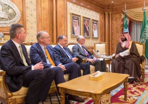 سمو ولي ولي العهد يجتمع مع رئيس لجنة الشؤون الخارجية بالبرلمان البريطاني