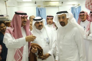 وزير الصحة يستمع لرئيس مركز حوطة سدير